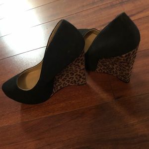 Shoe Dazzle Black/leopard Platform Wedges